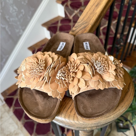 NOT RATED ladies slip on sandal NWOT 8 1/2 brand new never worn tan soft flowers - Picture 5 of 13